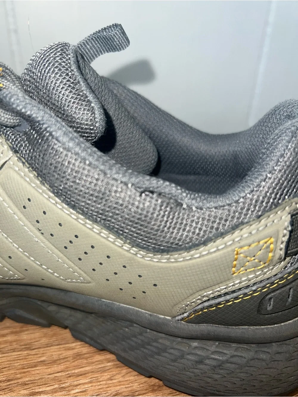 Skechers Dynamite AT Men’s 10.5 Olive Gray Trail Hiking Outdoor Shoes